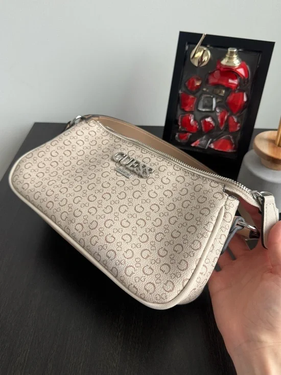 Guess Monogram Bag - Picture 7 of 7